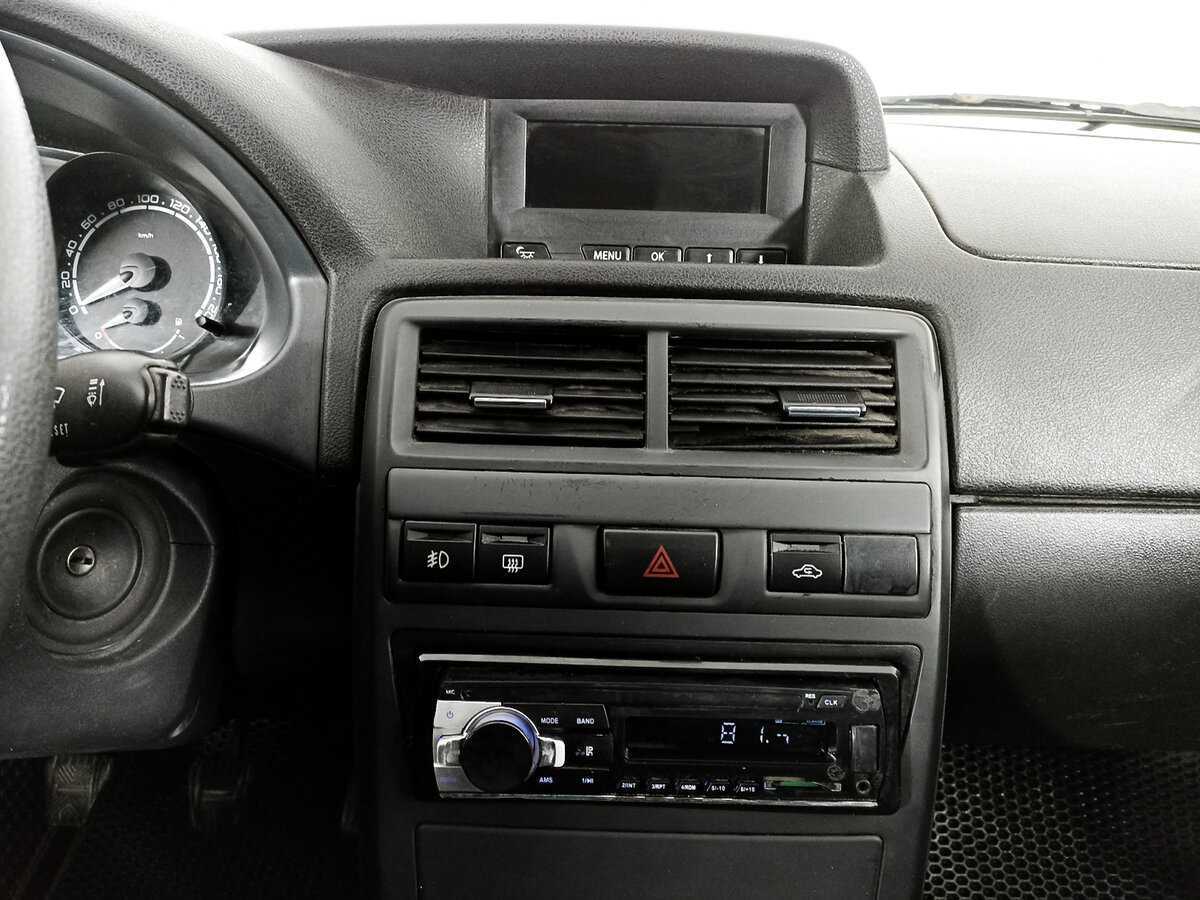 Lada (ВАЗ) Priora с пробегом — 2014 год. Фото: #10