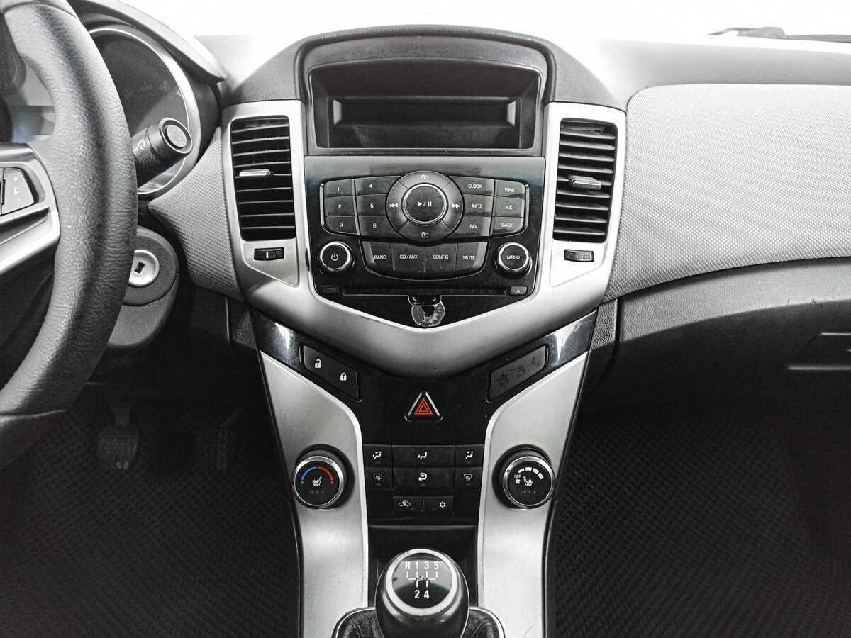 Chevrolet Cruze с пробегом — 2012 год. Фото: #12