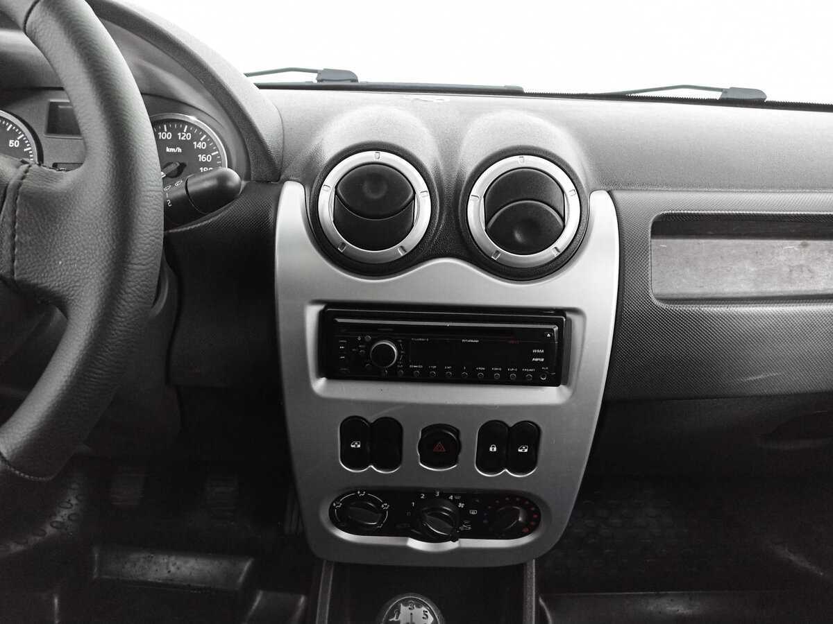 Renault Logan с пробегом — 2014 год. Фото: #12