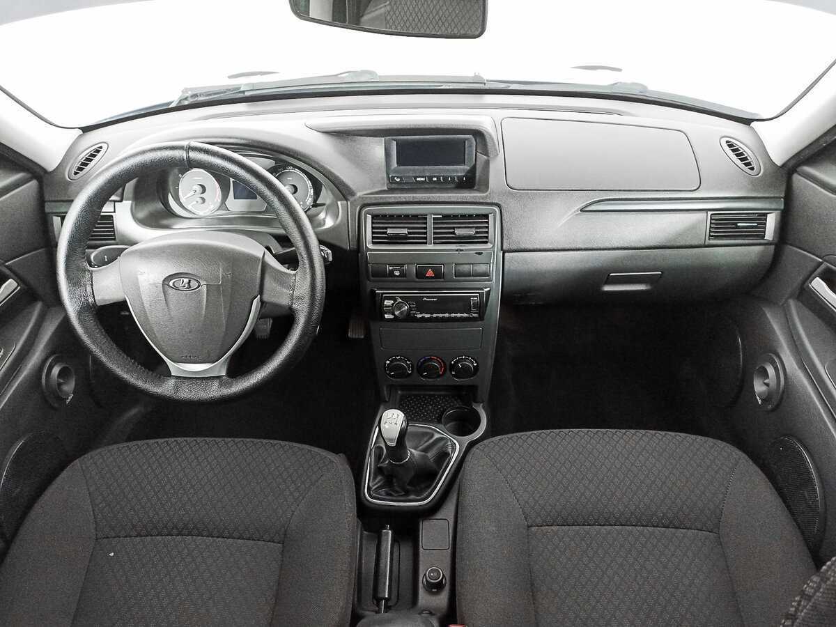 Lada (ВАЗ) Priora с пробегом — 2015 год. Фото: #10