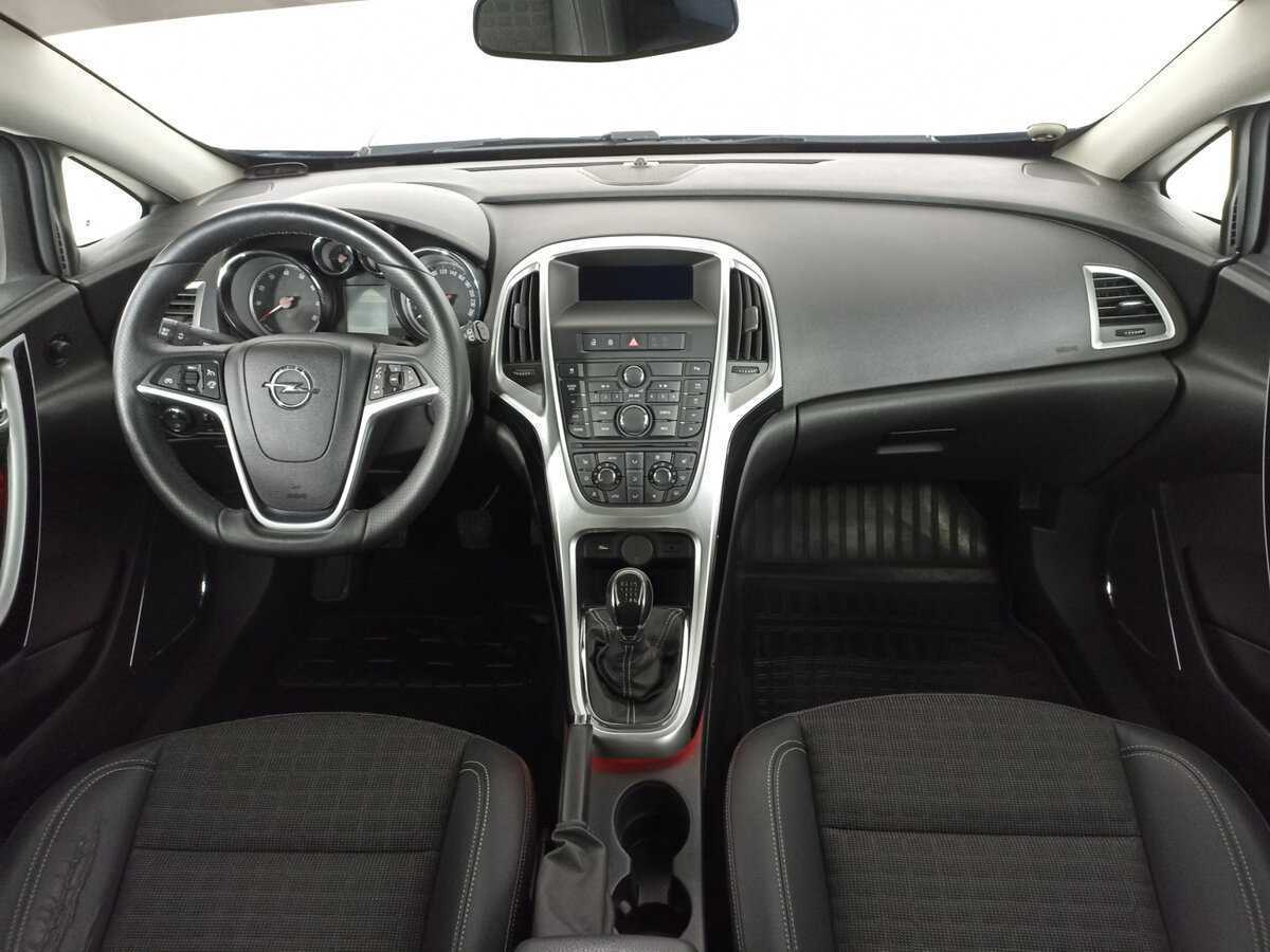 Opel Astra с пробегом — 2013 год. Фото: #11