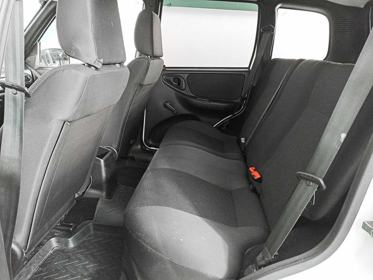 Chevrolet Niva с пробегом — 2015 год. Фото: #7