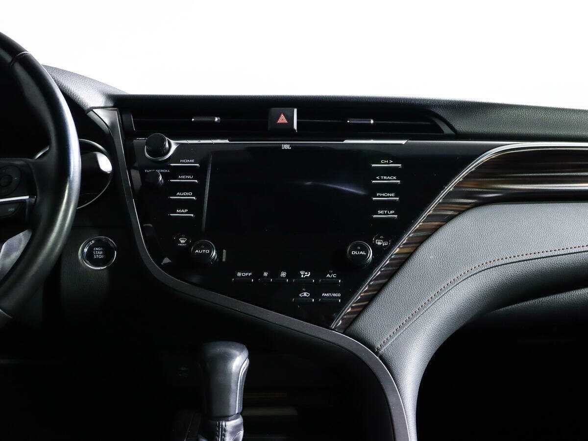 Toyota Camry с пробегом — 2018 год. Фото: #10