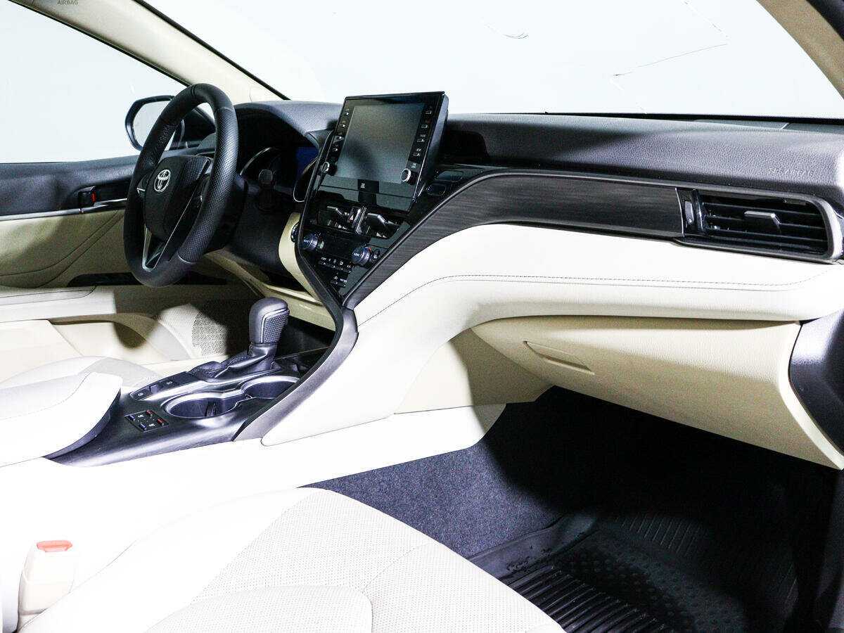 Toyota Camry с пробегом — 2021 год. Фото: #6
