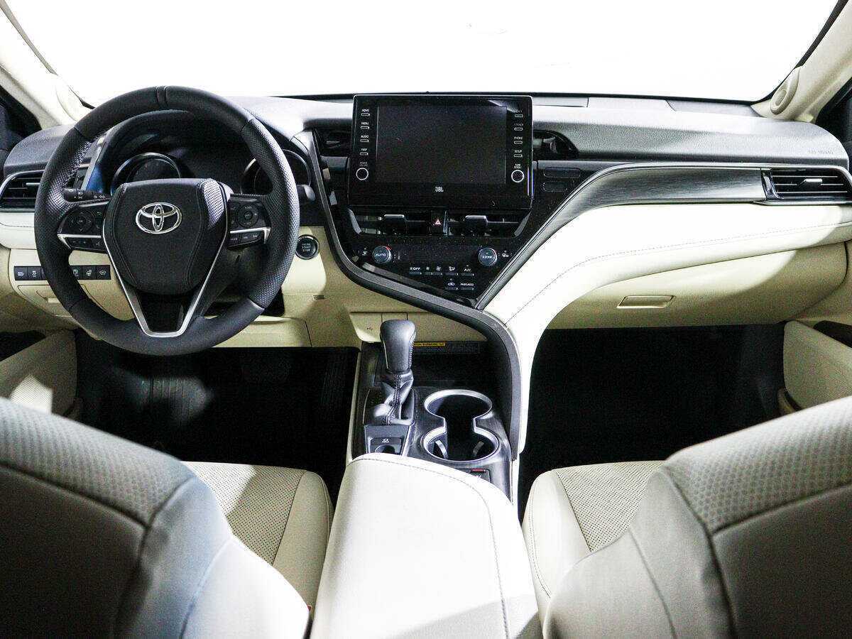 Toyota Camry с пробегом — 2021 год. Фото: #9