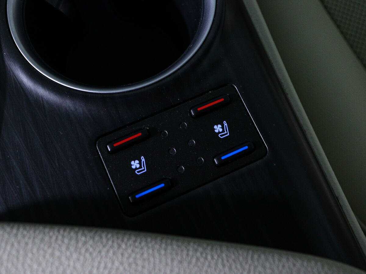 Toyota Camry с пробегом — 2021 год. Фото: #23