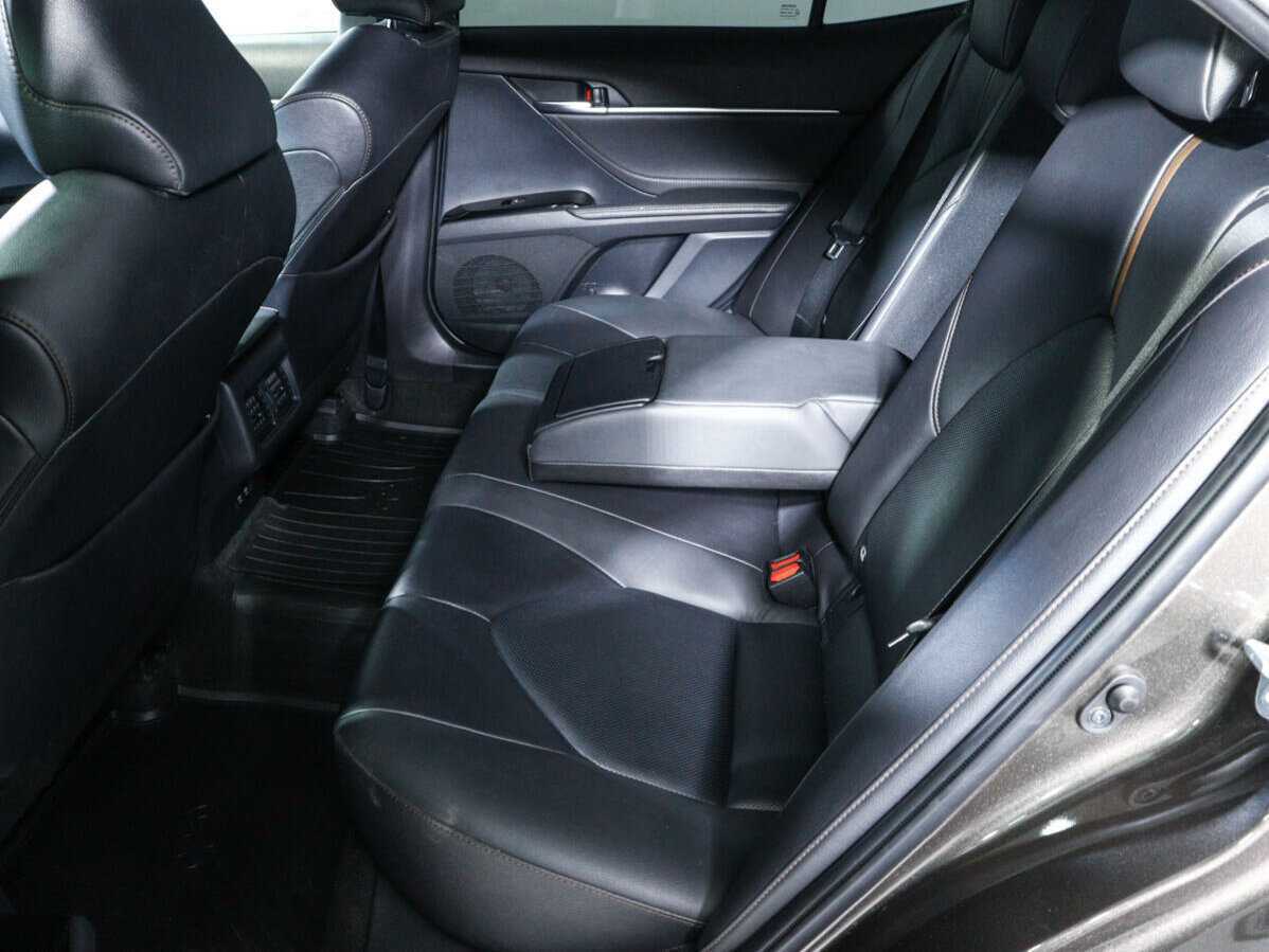 Toyota Camry с пробегом — 2020 год. Фото: #9