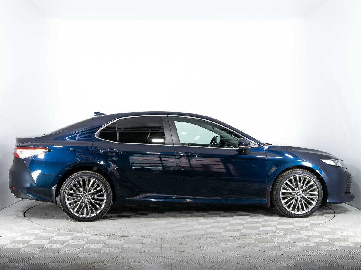 Toyota Camry с пробегом — 2018 год. Фото: #3