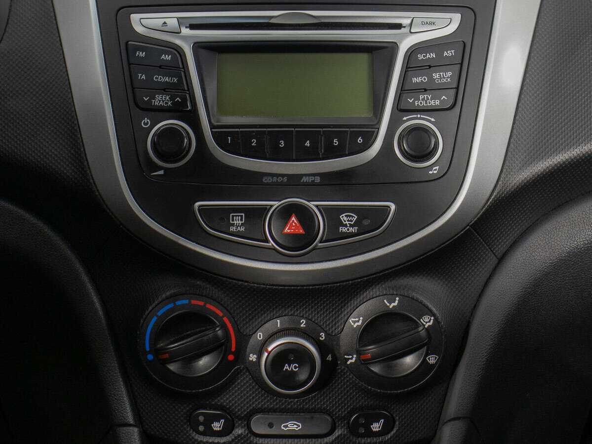 Hyundai Solaris с пробегом — 2014 год. Фото: #13