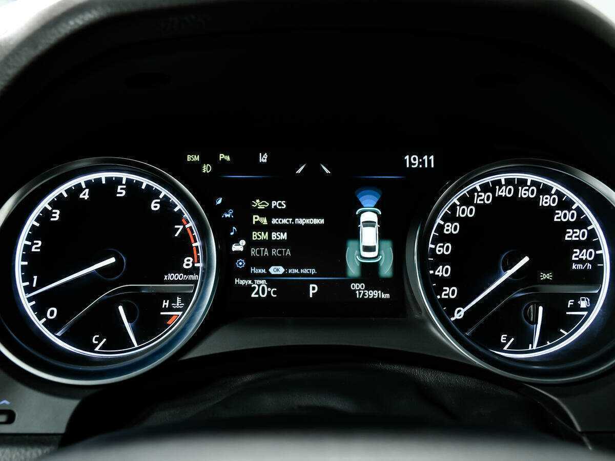 Toyota Camry с пробегом — 2020 год. Фото: #9