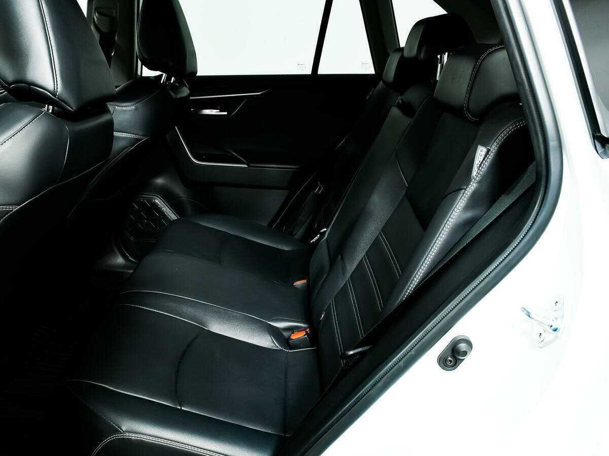 Toyota RAV4 с пробегом — 2021 год. Фото: #11