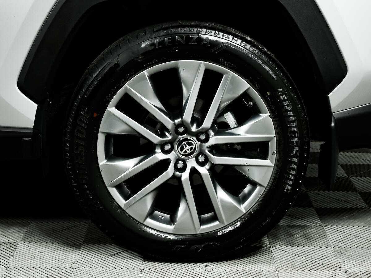 Toyota RAV4 с пробегом — 2020 год. Фото: #13