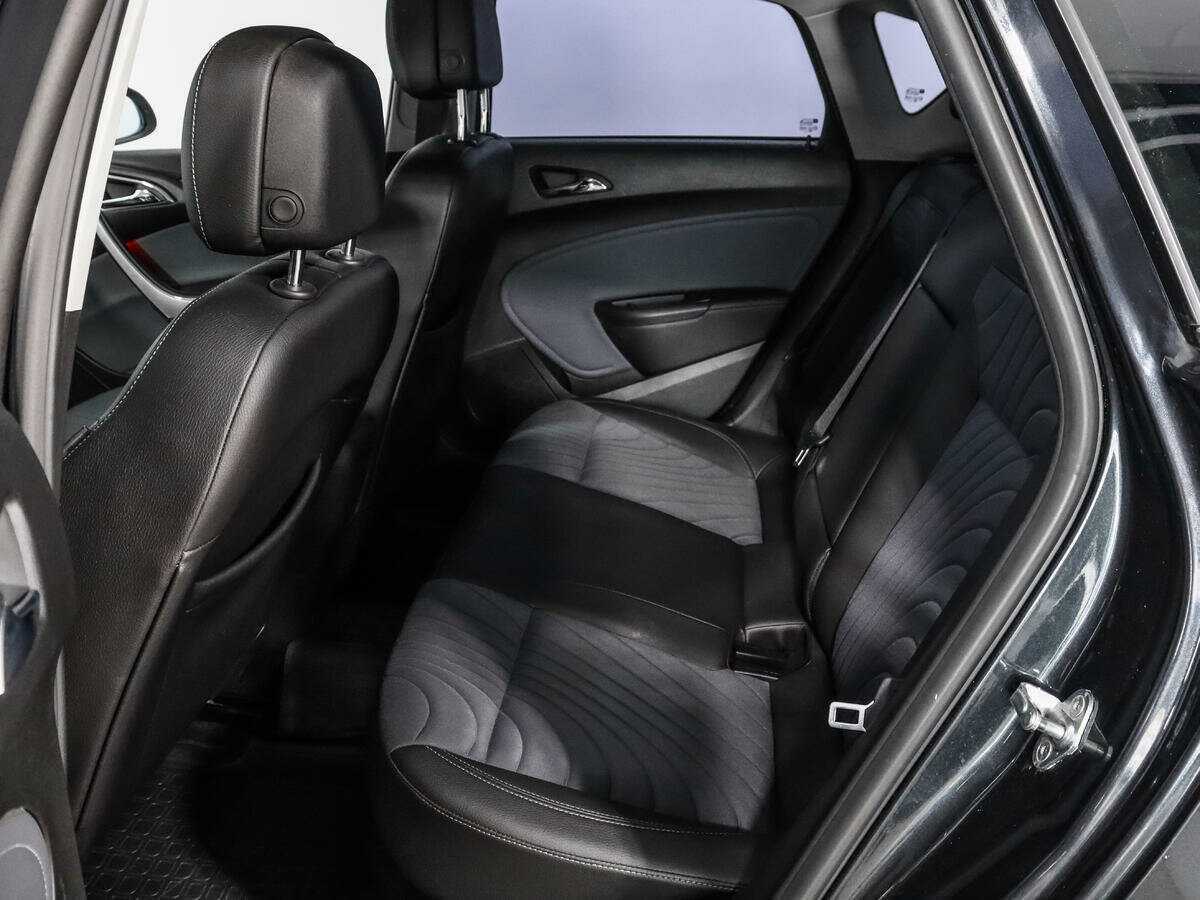 Opel Astra с пробегом — 2013 год. Фото: #9