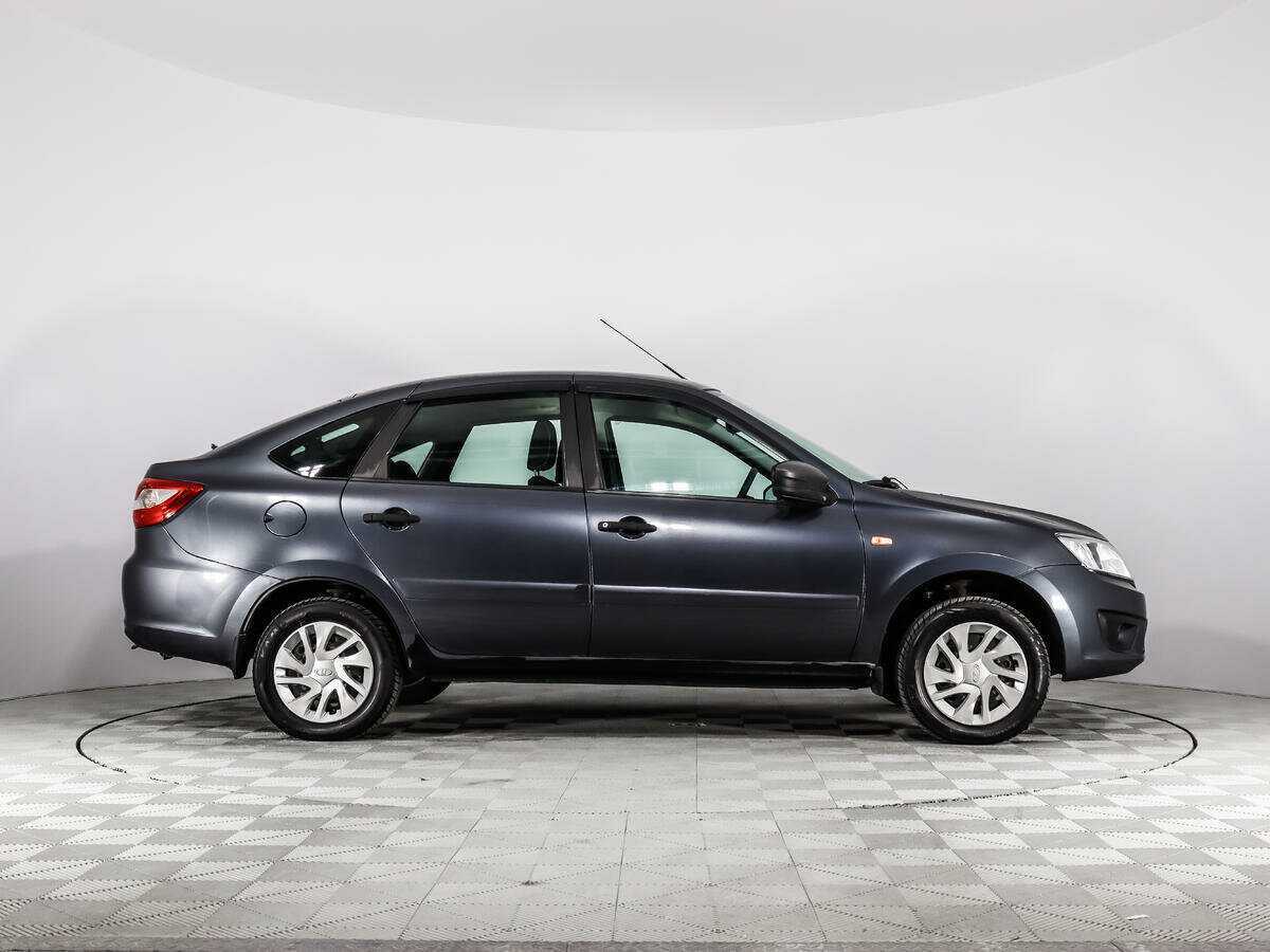 Lada (ВАЗ) Granta с пробегом — 2015 год. Фото: #3