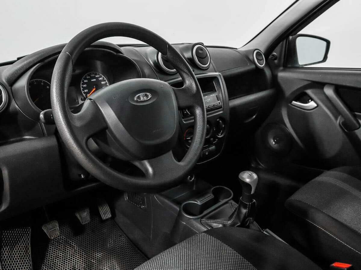 Lada (ВАЗ) Granta с пробегом — 2015 год. Фото: #8