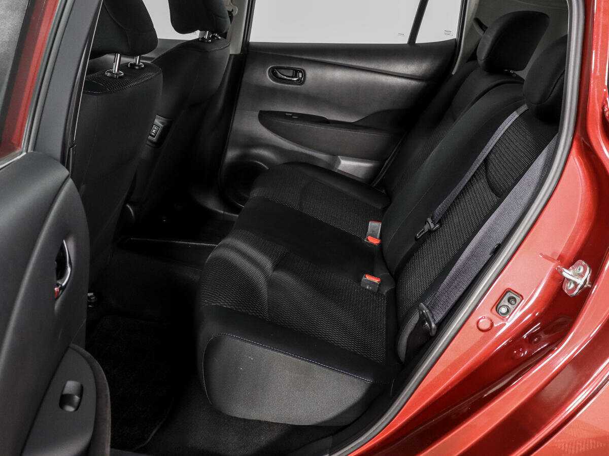 Nissan Leaf с пробегом — 2013 год. Фото: #13