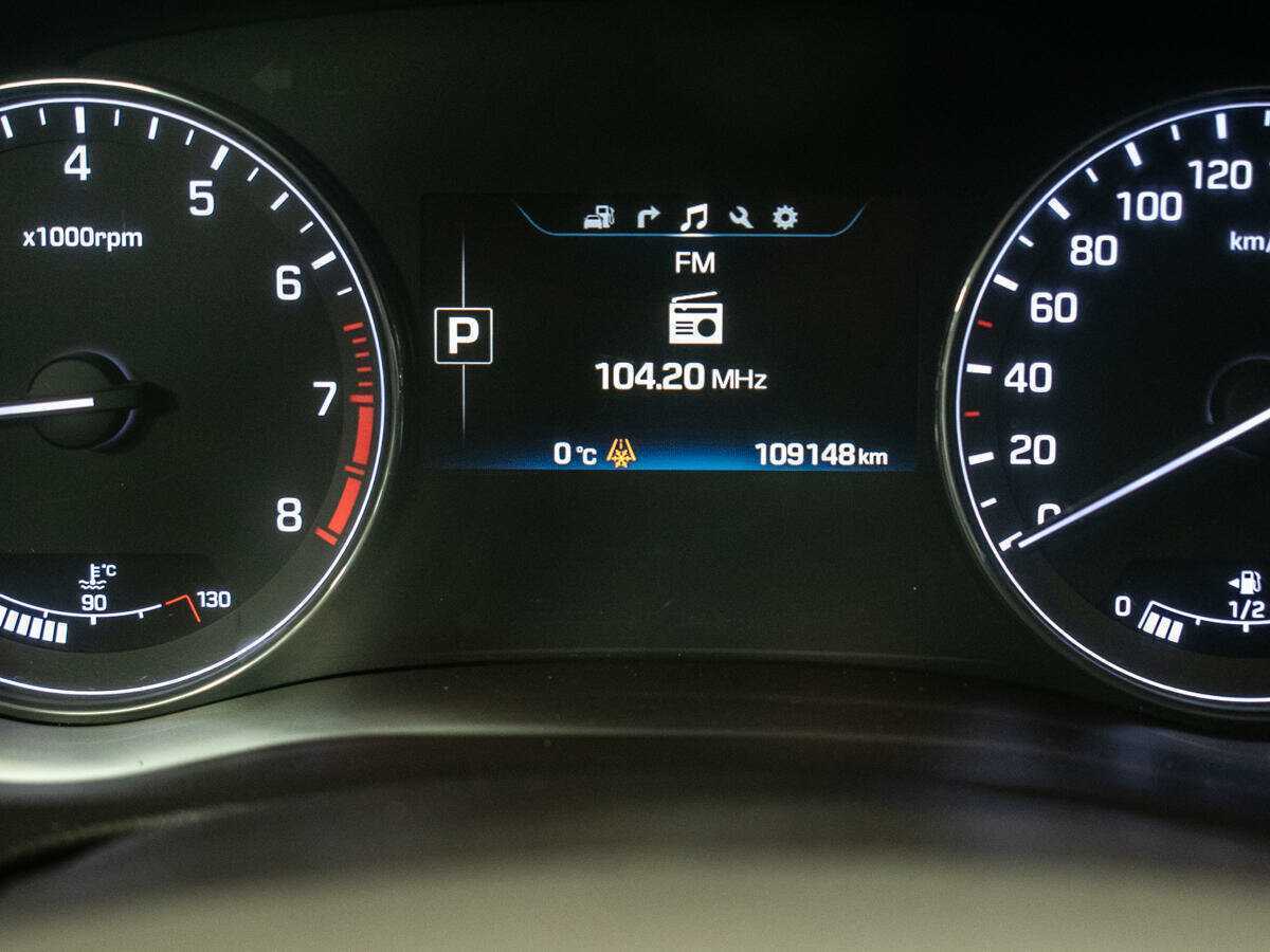 Hyundai Genesis с пробегом — 2015 год. Фото: #11