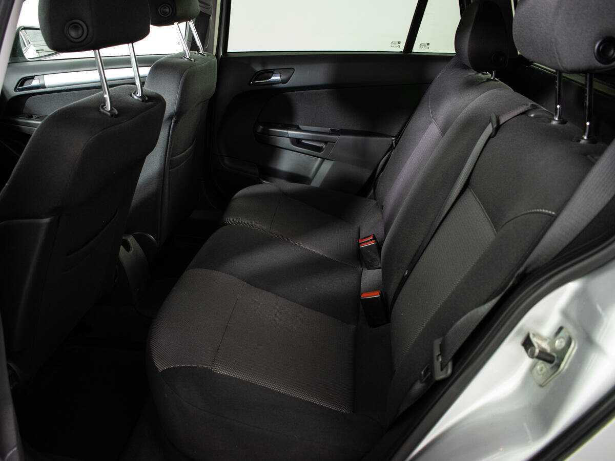 Opel Astra с пробегом — 2014 год. Фото: #9