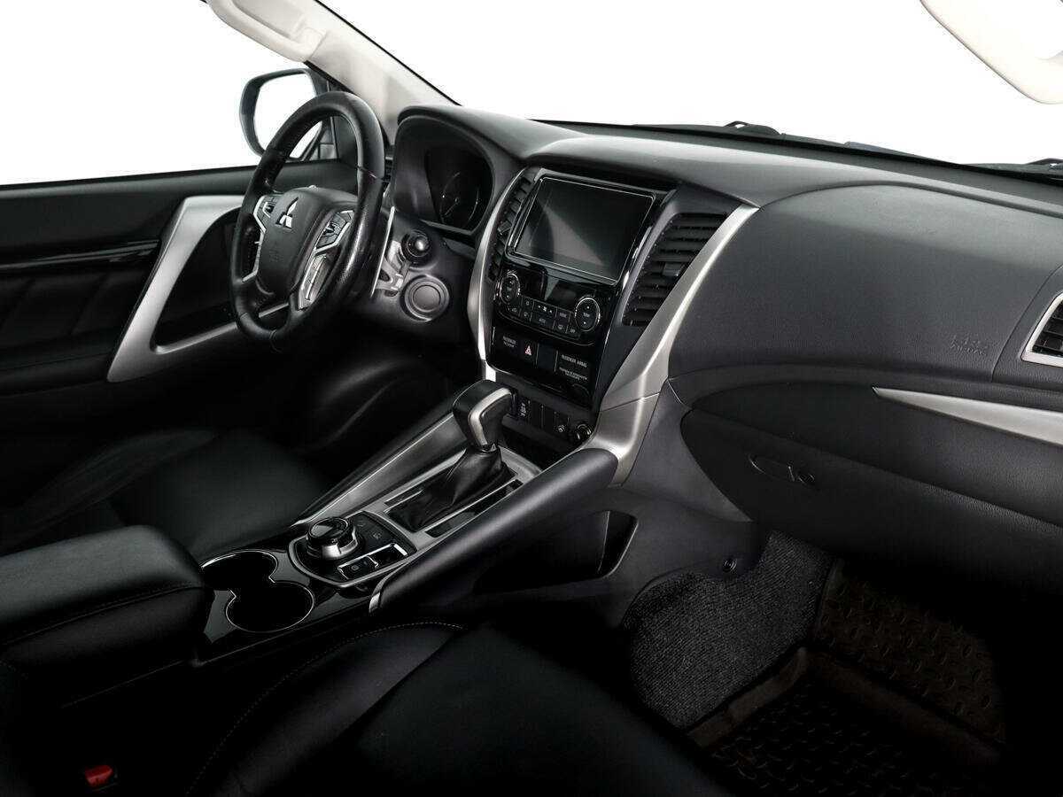 Mitsubishi Pajero Sport с пробегом — 2019 год. Фото: #11