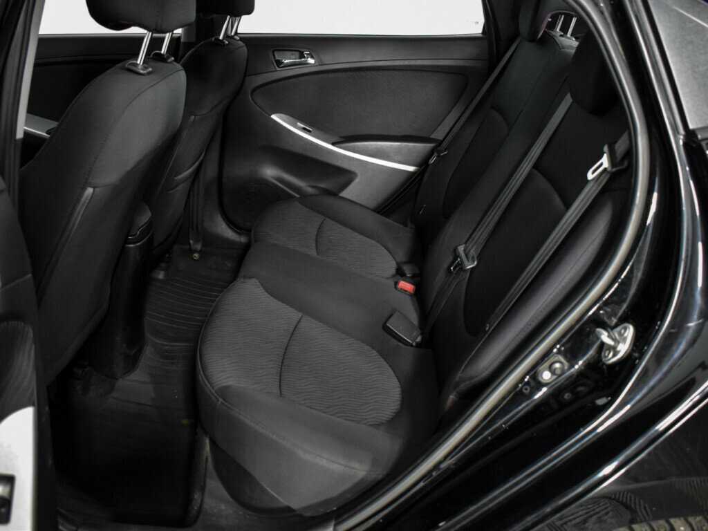 Hyundai Solaris с пробегом — 2012 год. Фото: #7