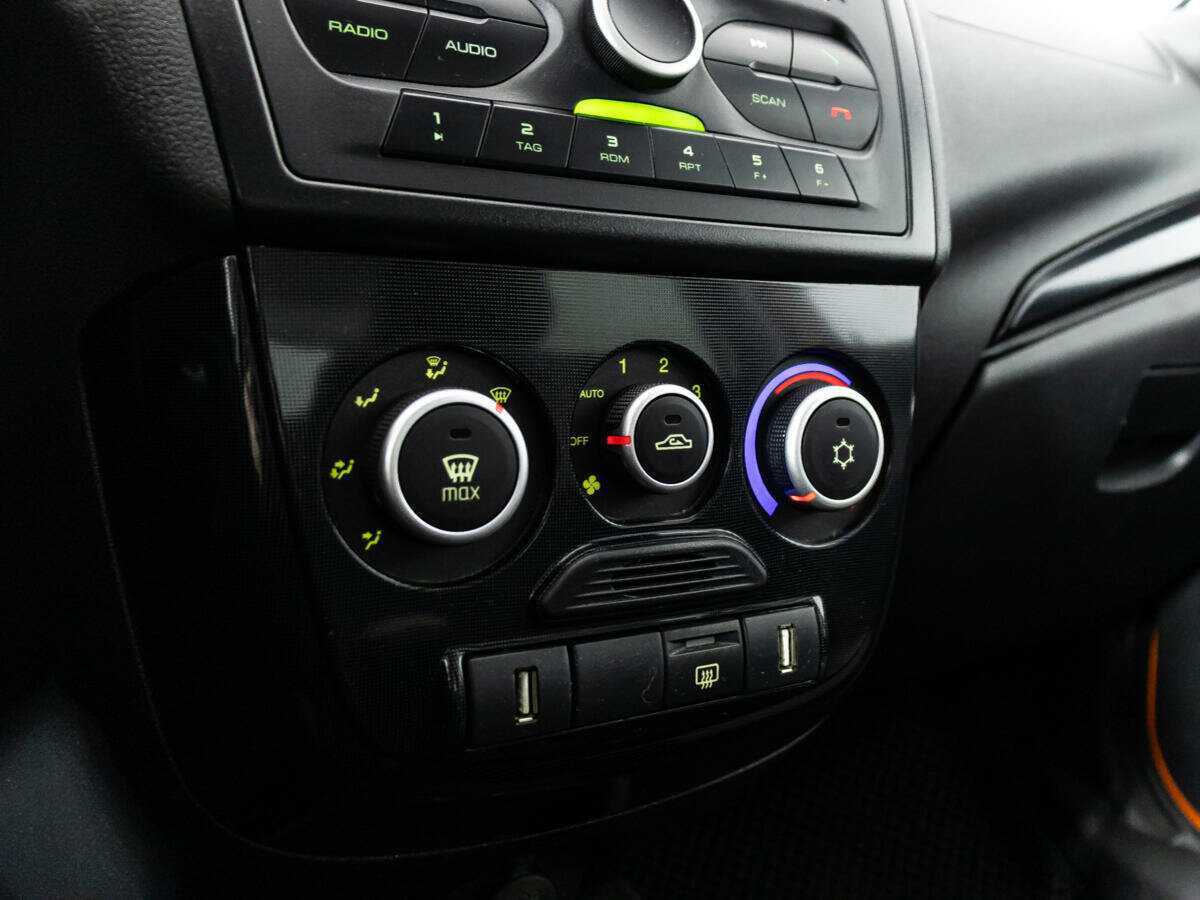 Lada (ВАЗ) Kalina с пробегом — 2015 год. Фото: #14