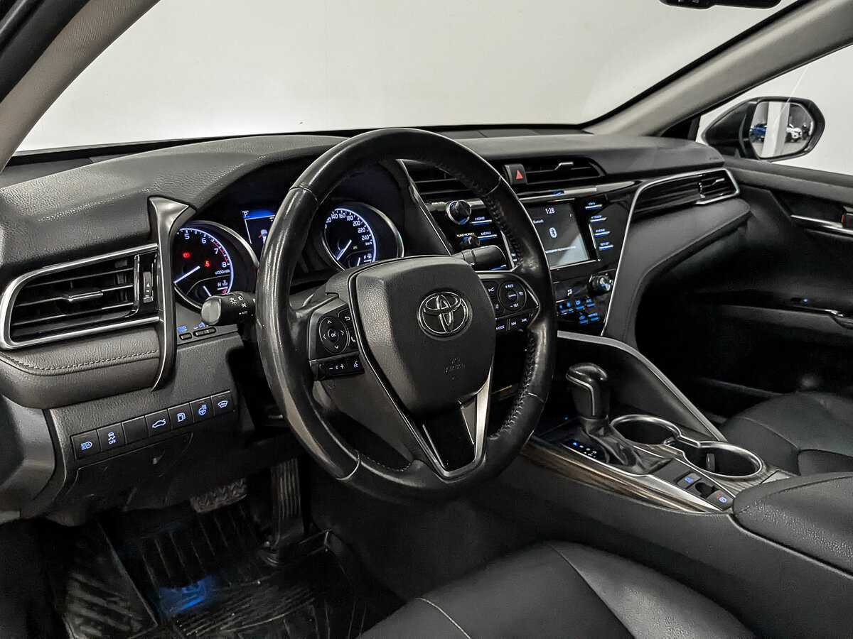 Toyota Camry с пробегом — 2018 год. Фото: #14