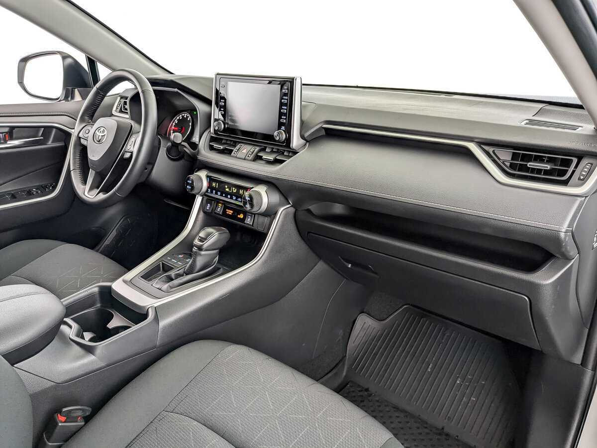 Toyota RAV4 с пробегом — 2021 год. Фото: #10