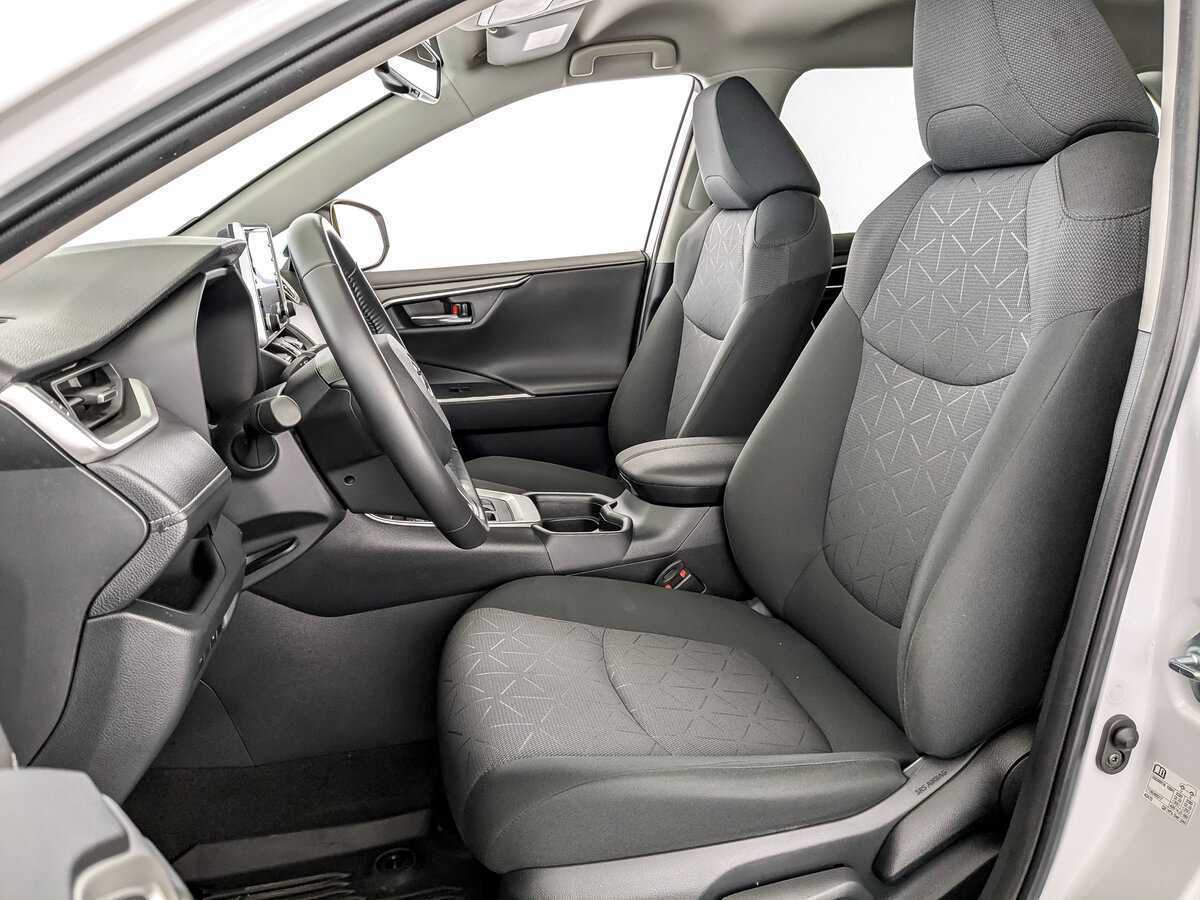 Toyota RAV4 с пробегом — 2021 год. Фото: #19