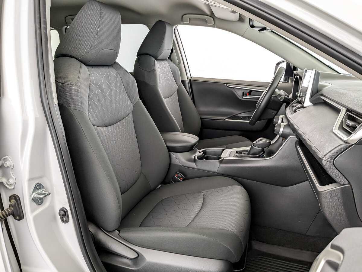 Toyota RAV4 с пробегом — 2021 год. Фото: #22