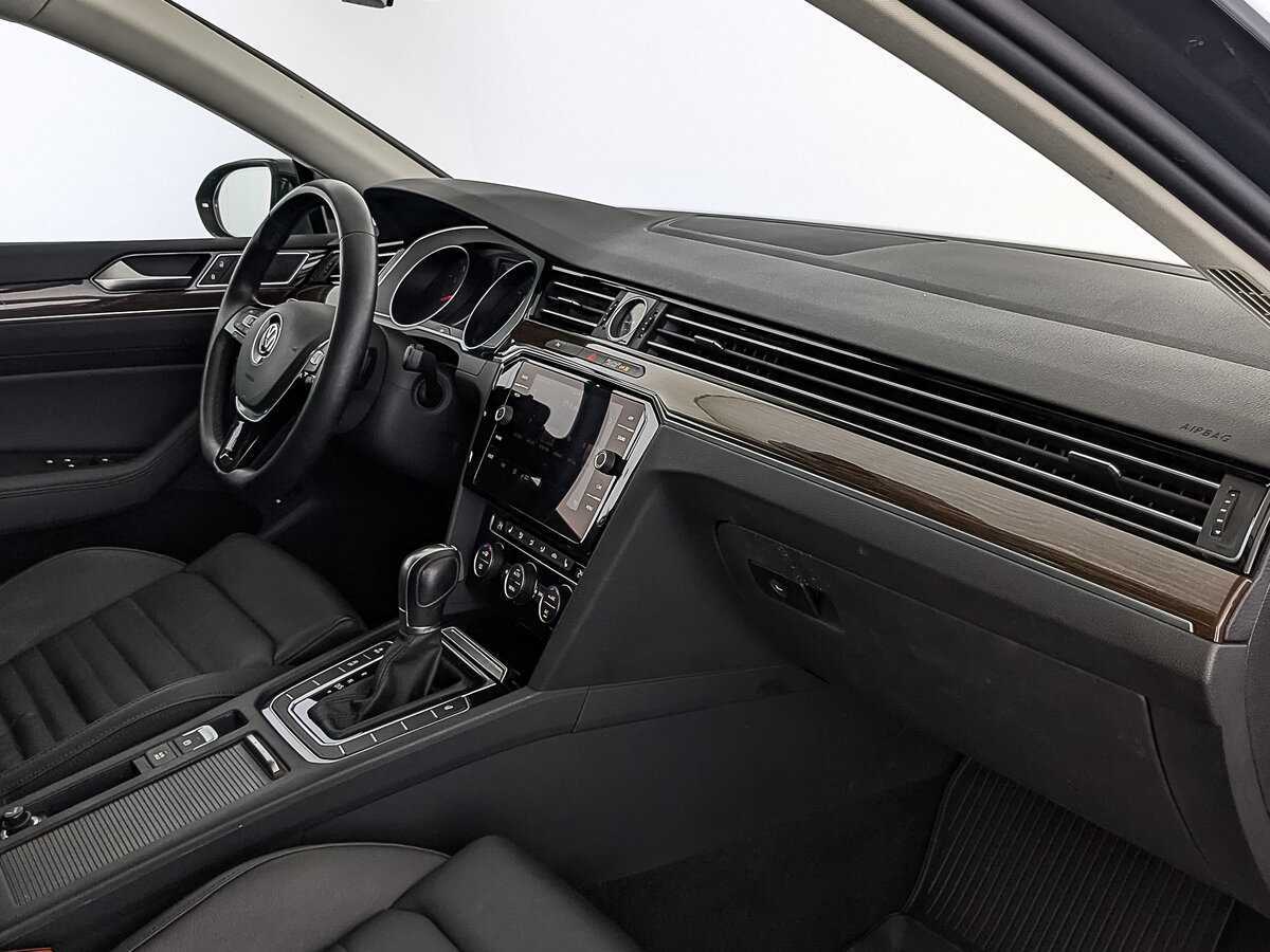 Volkswagen Passat с пробегом — 2019 год. Фото: #12