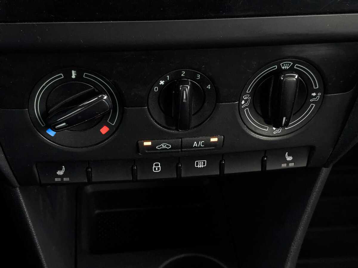 Skoda Rapid с пробегом — 2017 год. Фото: #19