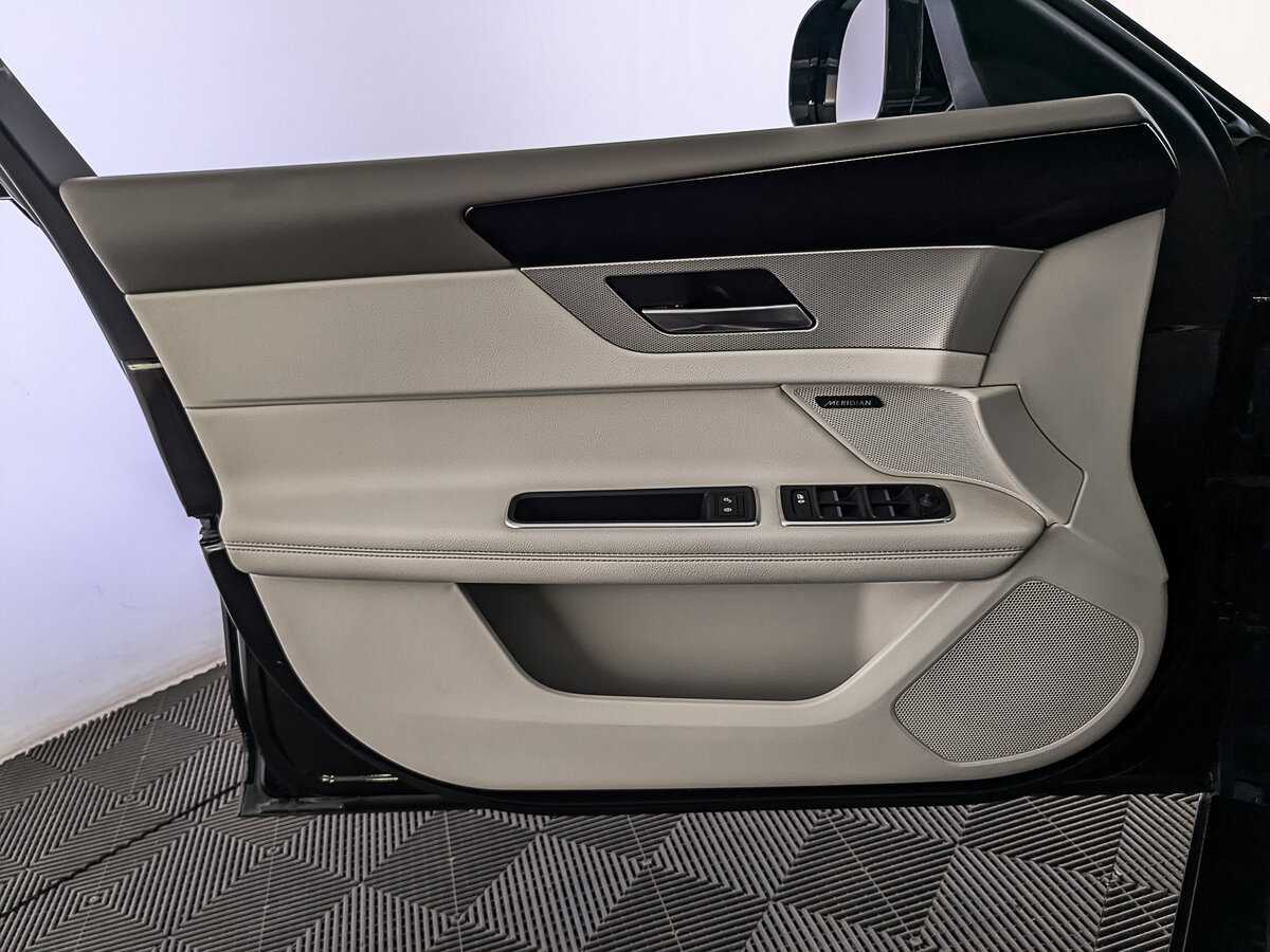 Jaguar XF с пробегом — 2018 год. Фото: #18