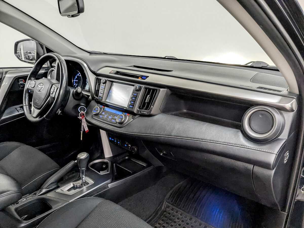 Toyota RAV4 с пробегом — 2017 год. Фото: #10