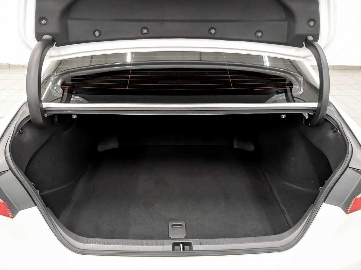 Toyota Camry с пробегом — 2019 год. Фото: #9