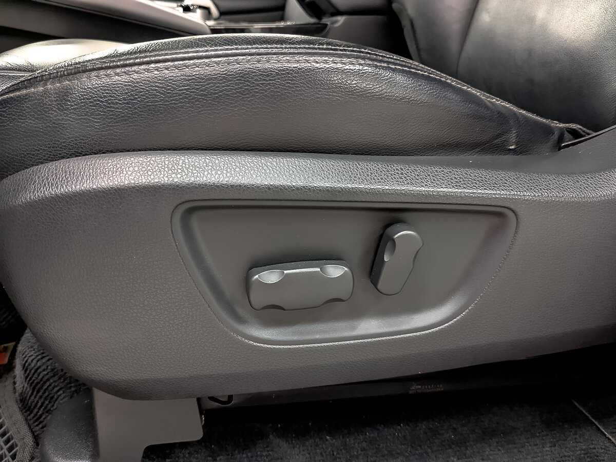 Mitsubishi Pajero Sport с пробегом — 2017 год. Фото: #22