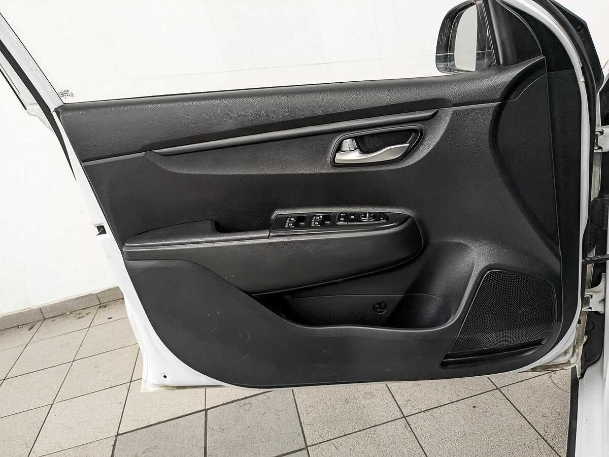 Kia Rio с пробегом — 2020 год. Фото: #17