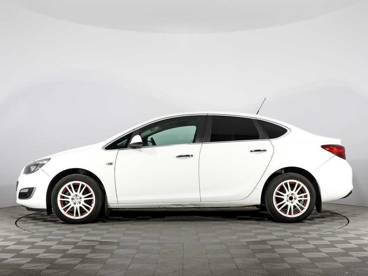 Opel Astra с пробегом — 2013 год. Фото: #7