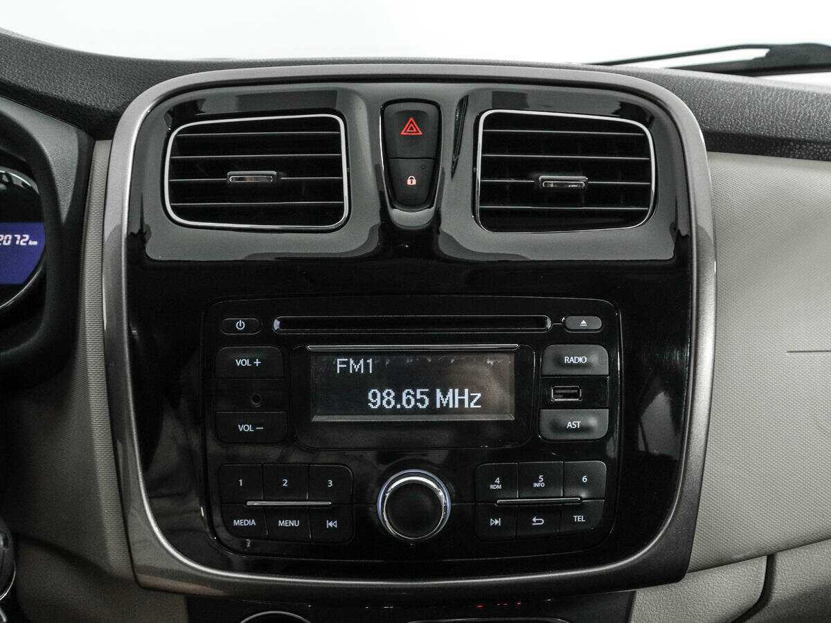 Renault Logan с пробегом — 2014 год. Фото: #12