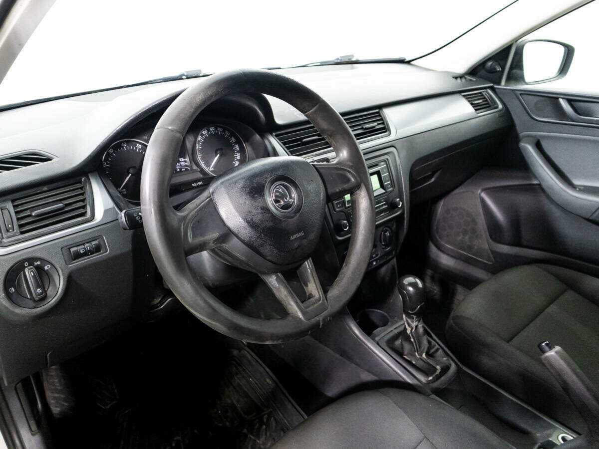 Skoda Rapid с пробегом — 2016 год. Фото: #6