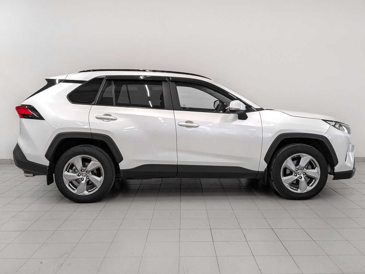 Toyota RAV4 с пробегом — 2021 год. Фото: #3