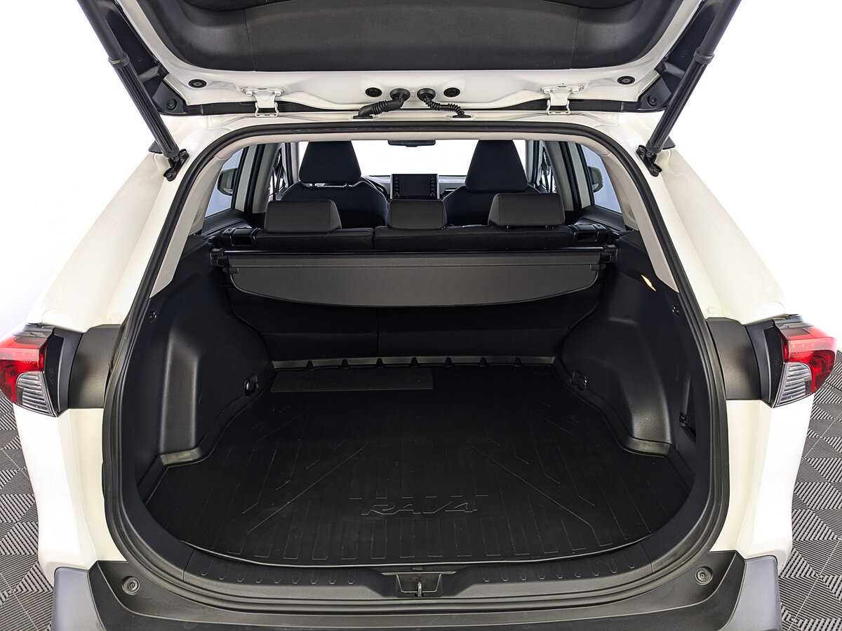 Toyota RAV4 с пробегом — 2021 год. Фото: #9