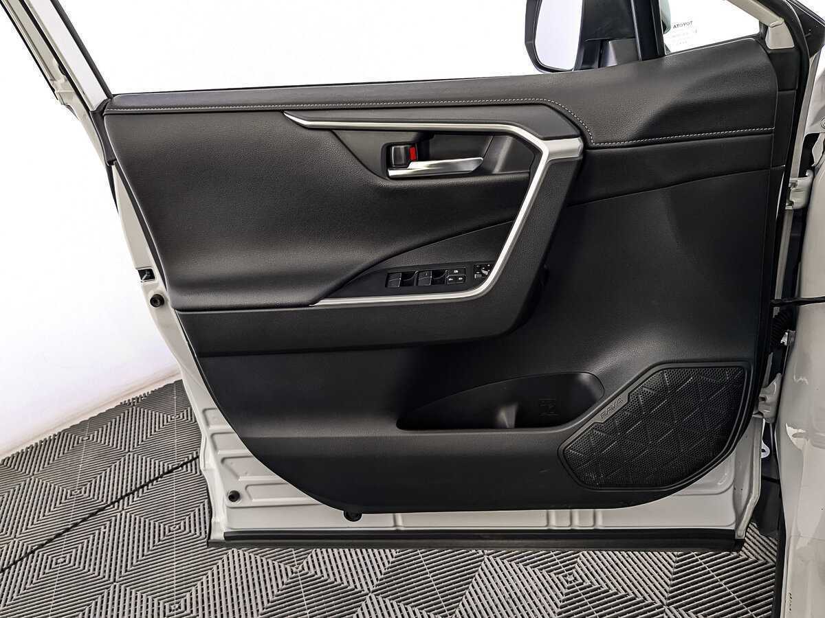 Toyota RAV4 с пробегом — 2021 год. Фото: #16