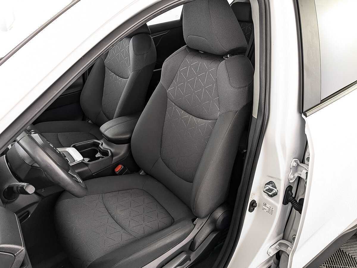 Toyota RAV4 с пробегом — 2021 год. Фото: #17