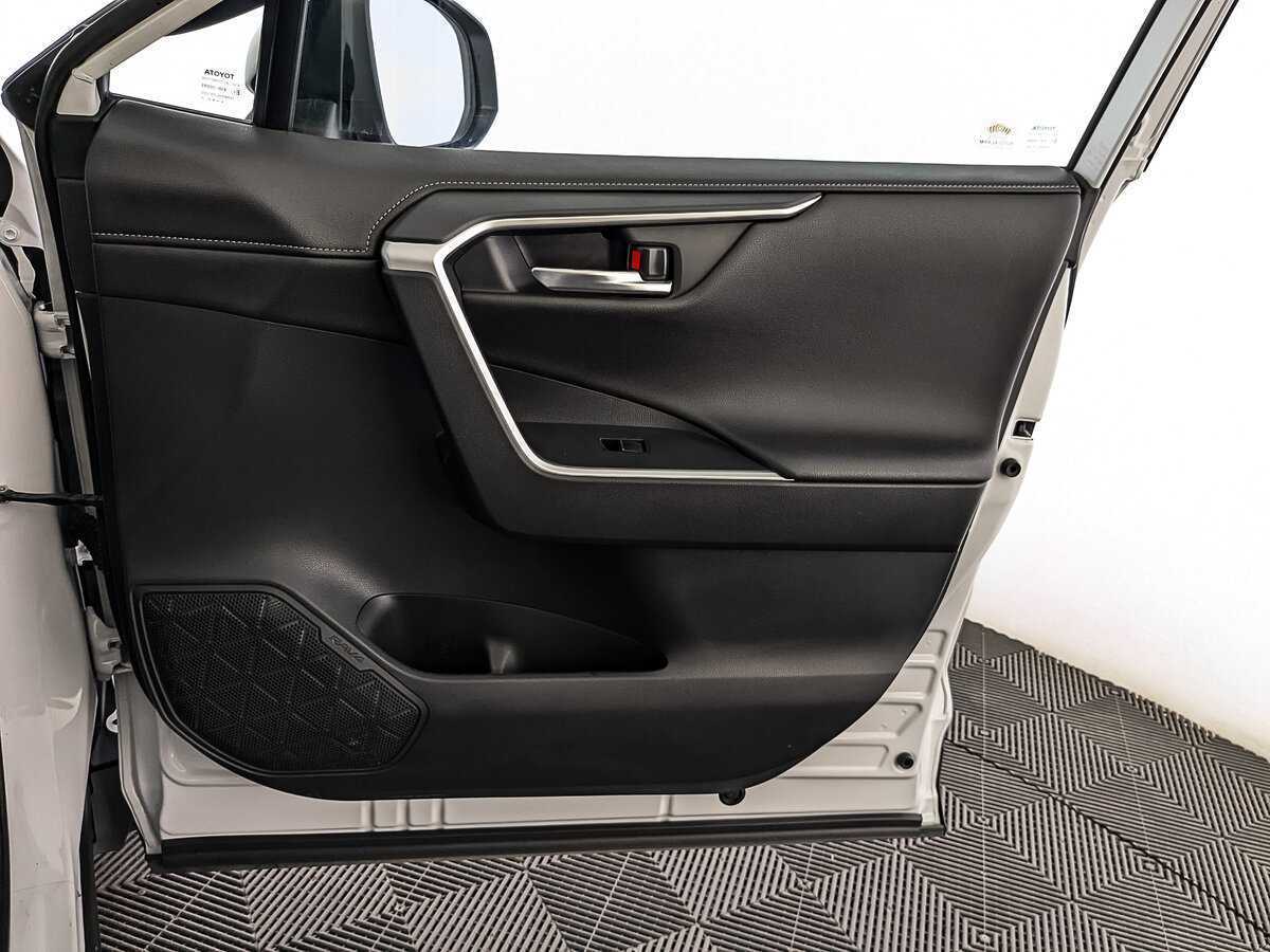 Toyota RAV4 с пробегом — 2021 год. Фото: #21