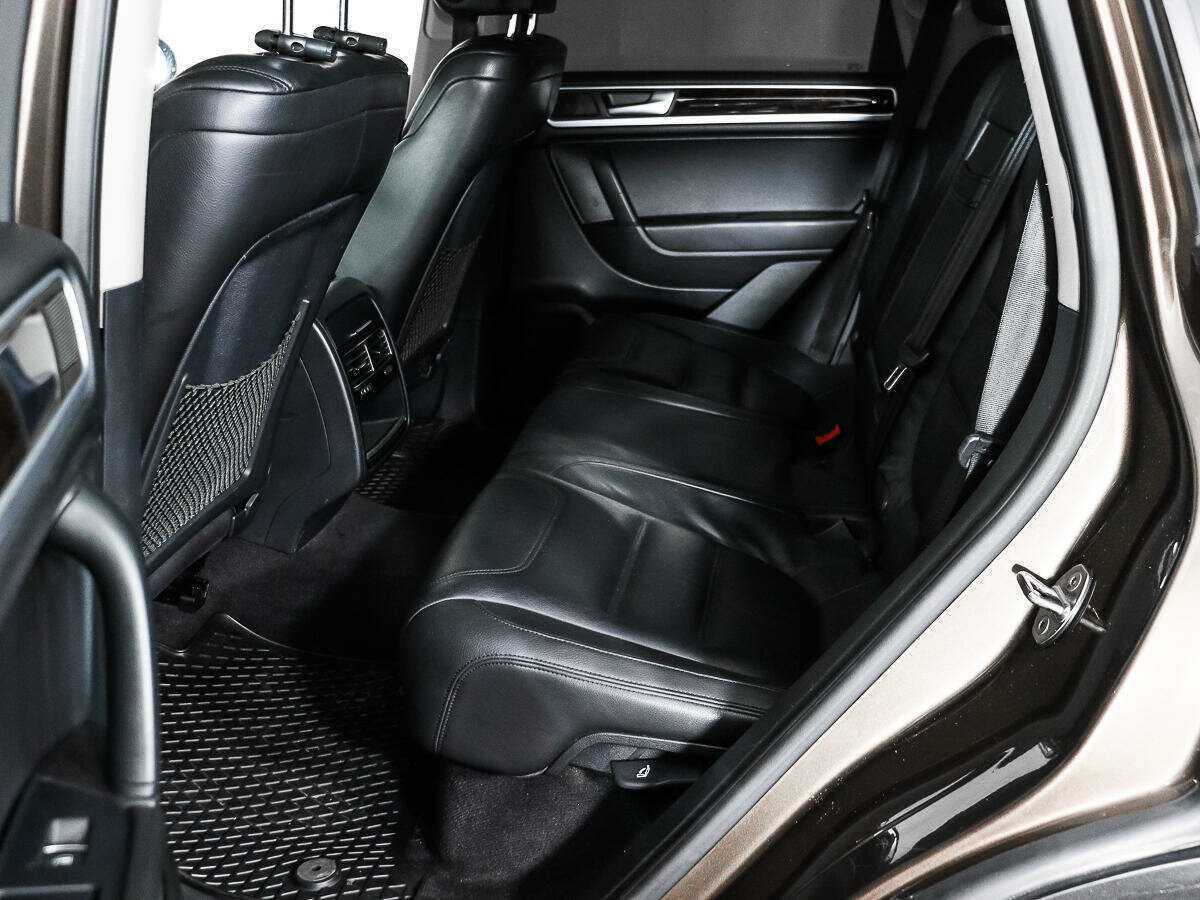 Volkswagen Touareg с пробегом — 2012 год. Фото: #12