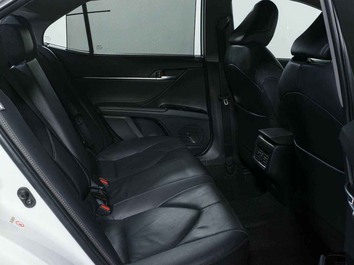 Toyota Camry с пробегом — 2018 год. Фото: #9