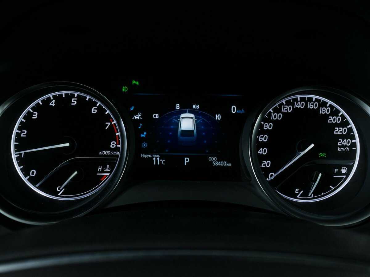 Toyota Camry с пробегом — 2018 год. Фото: #10