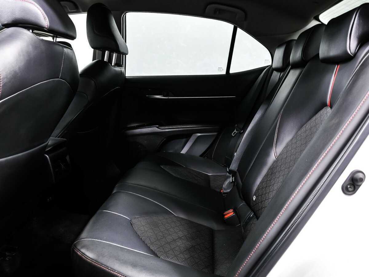 Toyota Camry с пробегом — 2020 год. Фото: #12