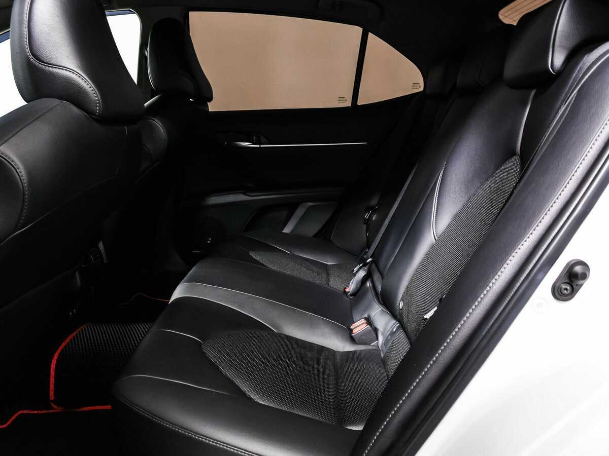 Toyota Camry с пробегом — 2021 год. Фото: #12
