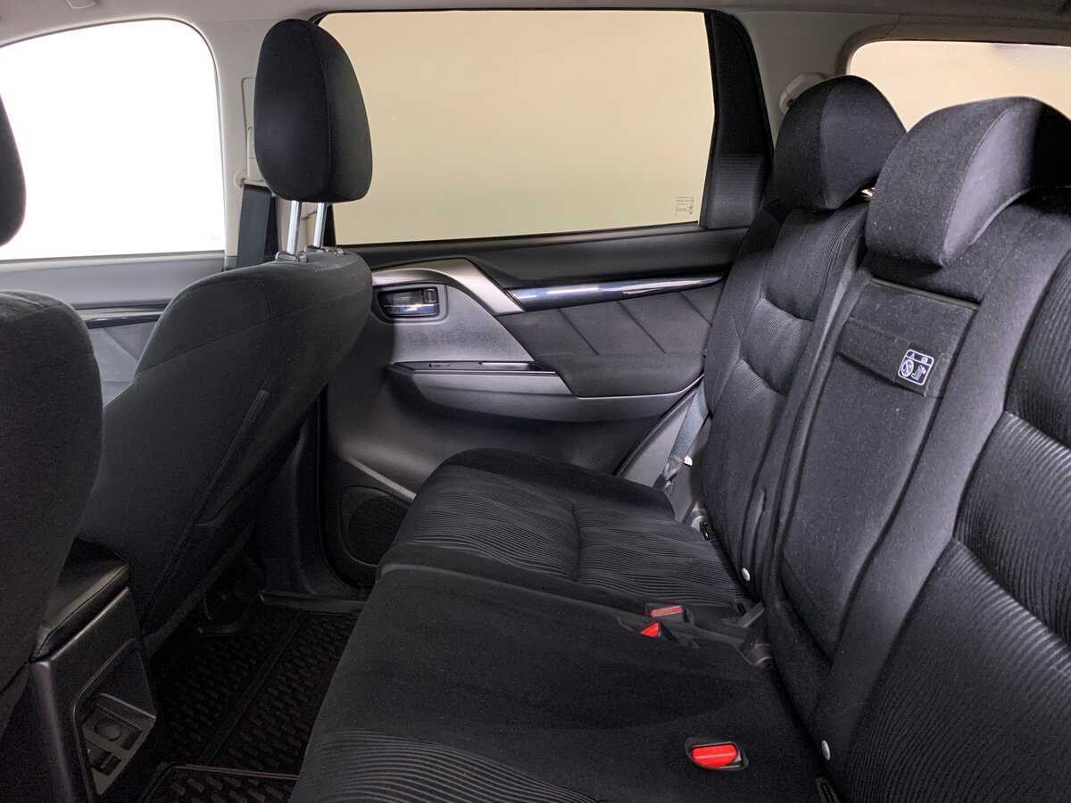 Mitsubishi Pajero Sport с пробегом — 2018 год. Фото: #18